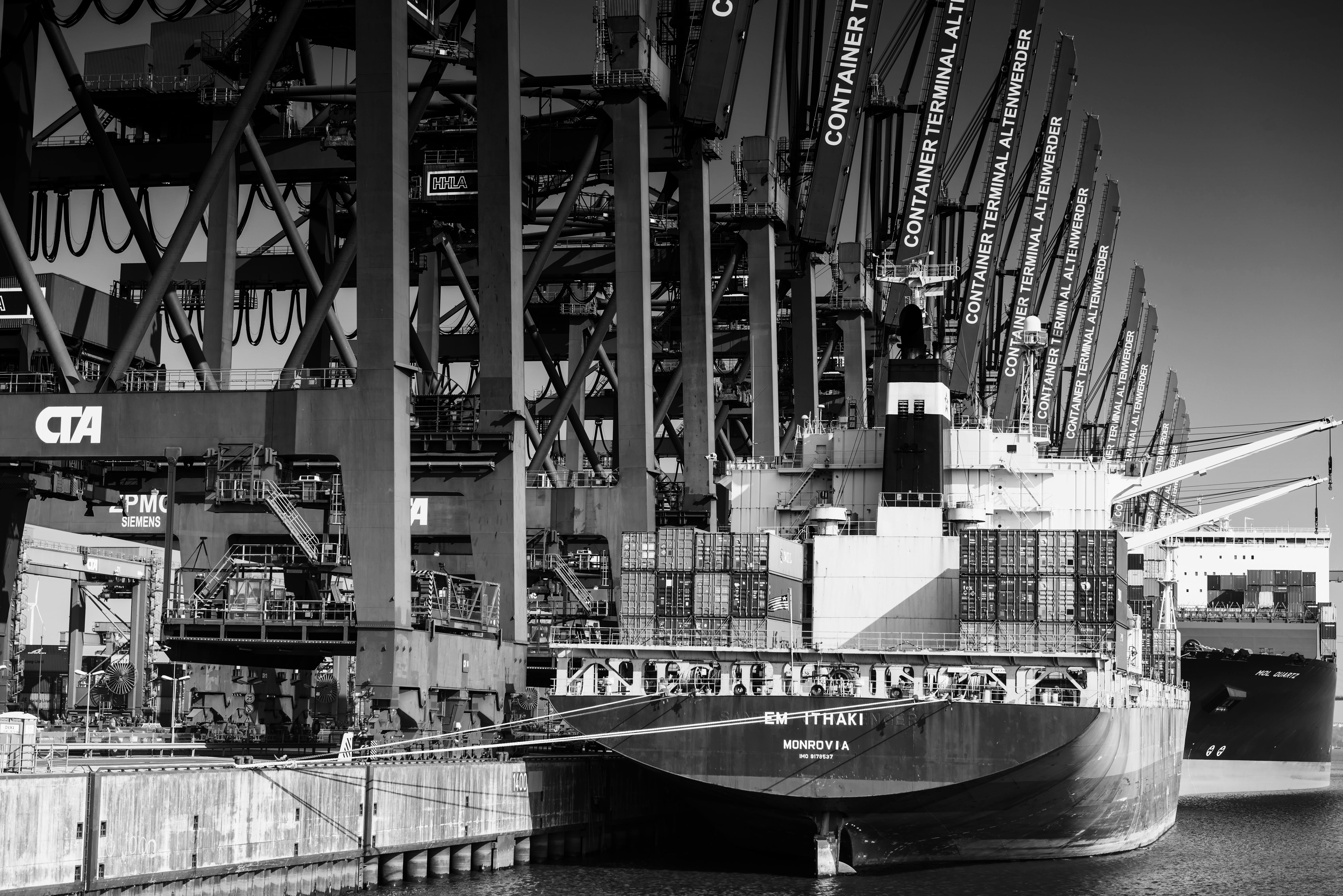 الشريحة الأولى